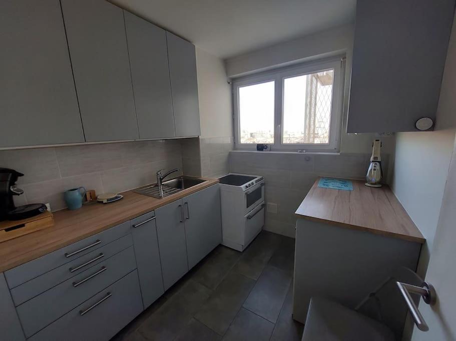 Flat With Tour Eiffel View And Montmartre Apartment